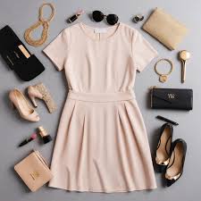 ألبسة ومستحضرات تجميل