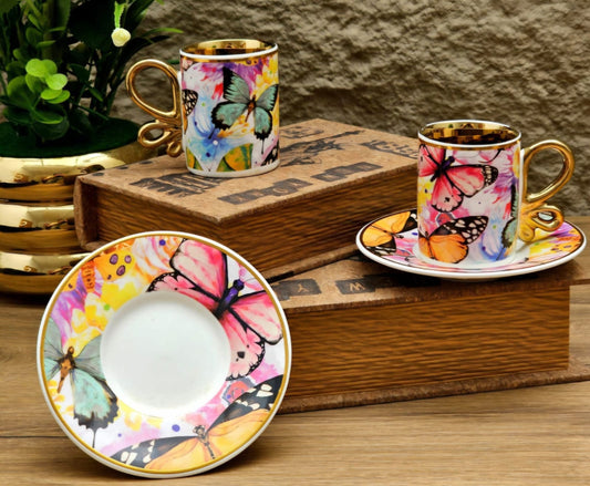 فناجين قهوة ملونة