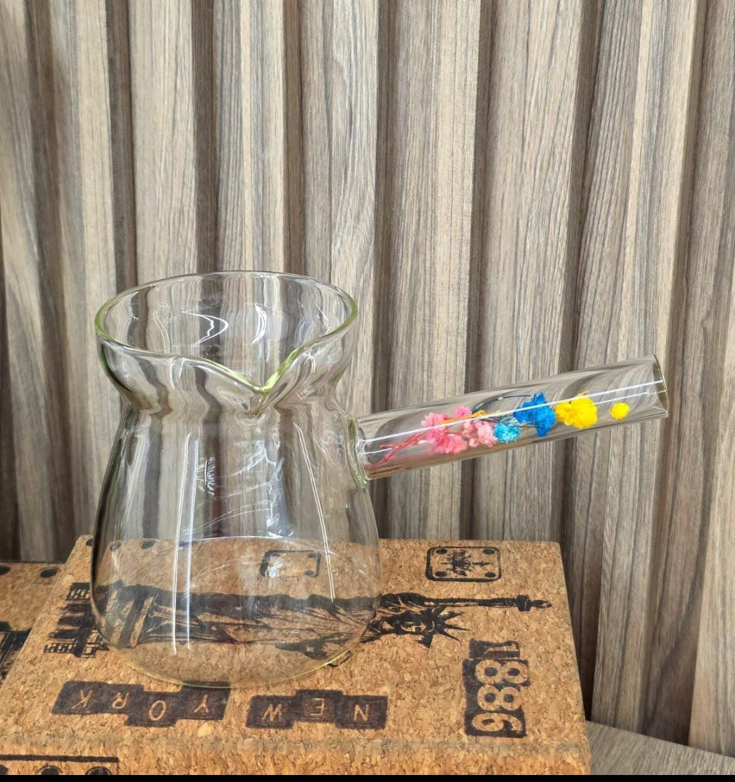 ⭐️ركوه  زجاج حراريه  
⭐️مسكه ورد 
⭐️سعه ٥ فناجين